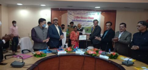 ग्राम बिलाड़ी की मीरा कन्नौजे बिहान योजना से जुड़ कर आर्थिक सशक्तिकरण की राह पर, ग्रामीण महिलाओं को सिखा रही हैं खेती की उन्नत तकनीक 1 WhatsApp Image 2022 09 01 at 5.40.11 PM 1