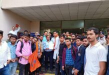 ट्रेनिग और प्लेसमेंट के नाम पर अवैध वसूली , और अनर्गल लेट फीस के विरोध में बी आई टी रायपुर में अभाविप ने प्रदर्शन कर सौंपा ज्ञापन