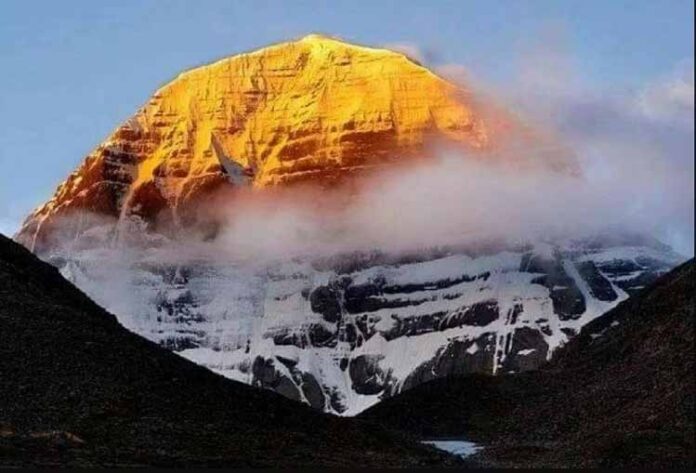 Mount Kailash : शिव-उमा निवास कैलाश पर्वत
