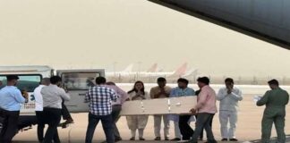 Tribute : рдХреБрд╡реИрдд рдореЗрдВ рдорд╛рд░реЗ рдЧрдП рд▓реЛрдЧреЛрдВ рдХреЗ рд╢рд╡реЛрдВ рдХреЛ рд▓реЗрдХрд░ рджрд┐рд▓реНрд▓реА рдкрд╣реБрдВрдЪрд╛ рд╡рд╛рдпреБрд╕реЗрдирд╛ рдХрд╛ рд╡рд┐рдорд╛рди, рднрд╛рдЬрдкрд╛ рд╕рд╛рдВрд╕рджреЛрдВ рдиреЗ рджреА рд╢реНрд░рджреНрдзрд╛рдЬрдВрд▓рд┐ Tribute