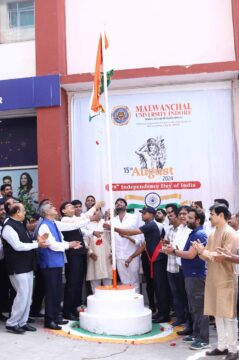 Malvanchal : मालवांचल यूनिवर्सिटी,इंडेक्स समूह संस्थान द्वारा 78 स्वतंत्रता दिवस मनाया; देशभक्ति के गीतों में झूमे युवा, मनाया आजादी का जश्न