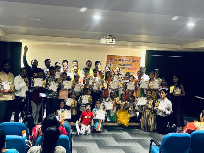 Children's honoured By Vakta Manch