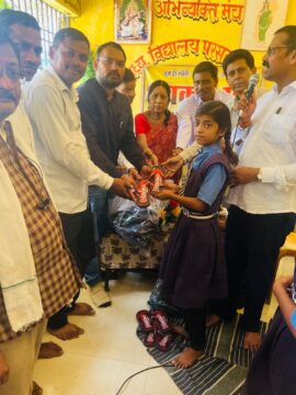 Footwears Distribution By Vakta Manch