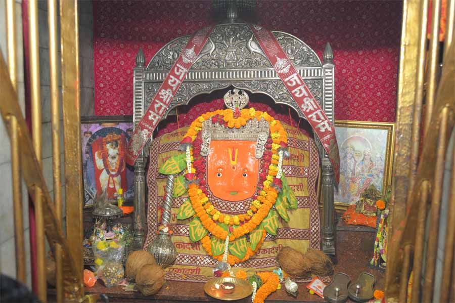 Wear a Golden Crown : मुख्यमंत्री विष्णु देव साय ने गोल बाजार के विघ्नहर्ता के दर्शन-पूजन कर नवरत्न जड़ित स्वर्ण मुकुट पहनाये 1 Wear a Golden Crown : मुख्यमंत्री विष्णु देव साय ने गोल बाजार के विघ्नहर्ता के दर्शन-पूजन कर नवरत्न जड़ित स्वर्ण मुकुट पहनाये
