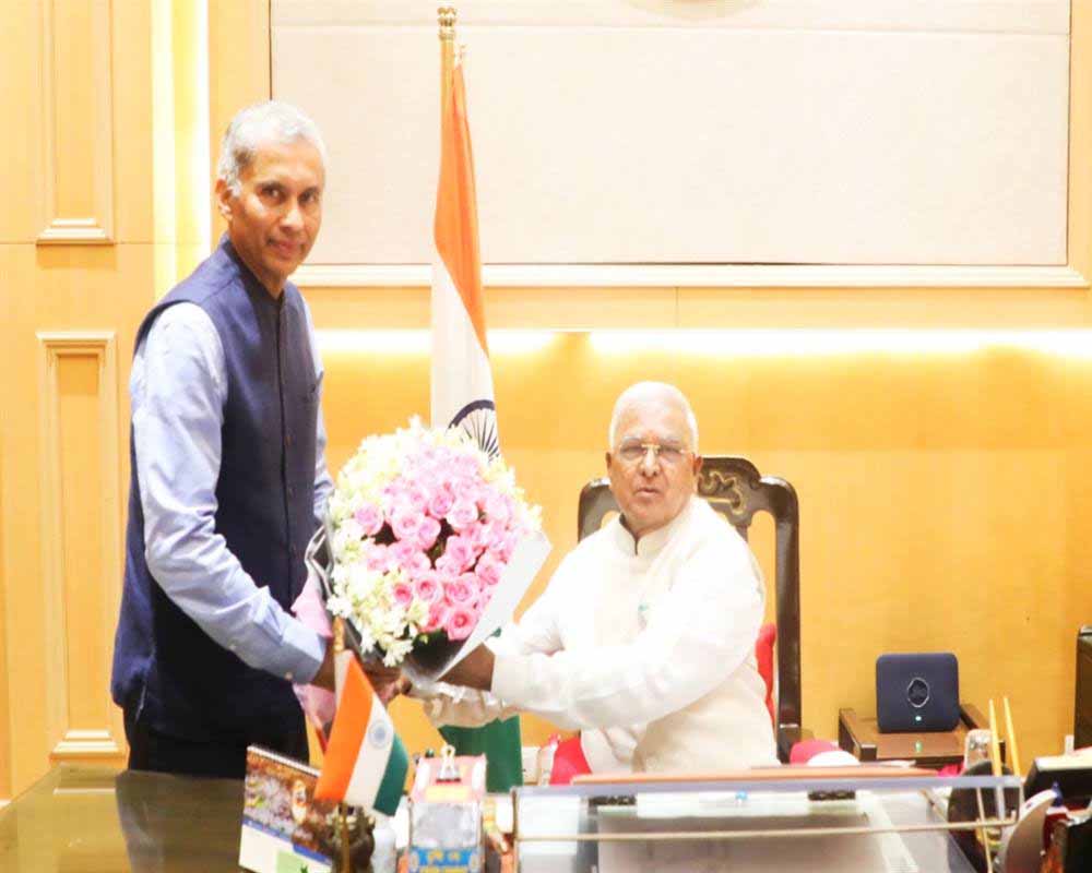 Chief Secretary Anurag Jain : मुख्य सचिव अनुराग जैन नवरात्र के पहले दिन में पदभार ग्रहण किया