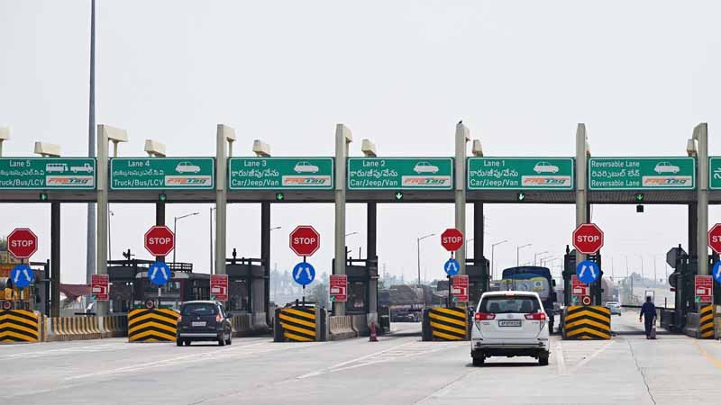 So Far At Toll Plazas Across Now : देशभर में टोल प्लाजाओं पर अब तक 2.4 लाख करोड़ रुपये का संग्रह 