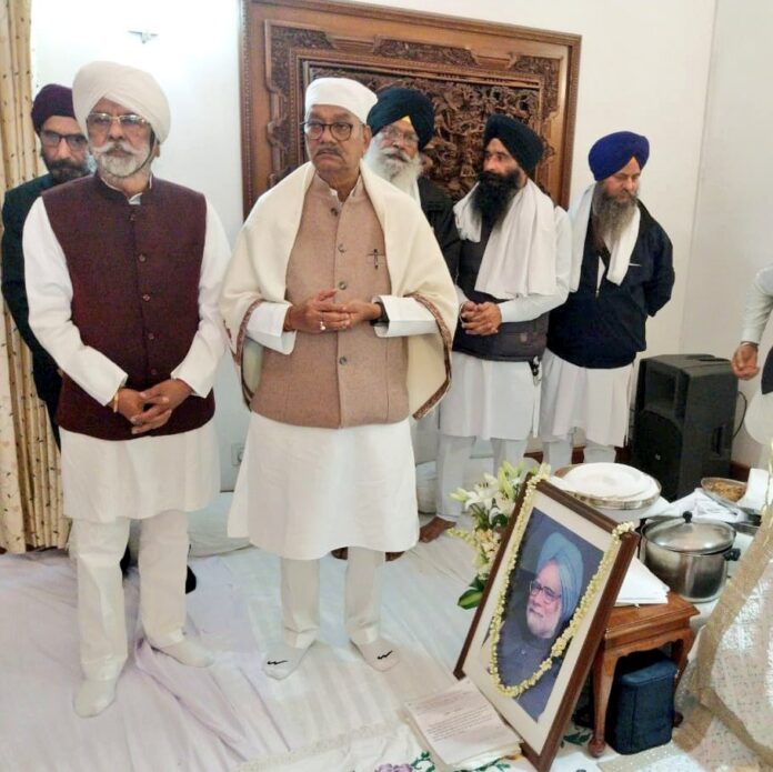 Now Mahant paid tribute In a Great