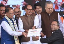 छत्तीसगढ़ में डबल इंजन सरकार: केंद्रीय ग्रामीण विकास मंत्री चौहान ने 3 लाख से अधिक नए आवासों की घोषणा, गरीबों के चेहरों पर संतोष PM Awas Yojana