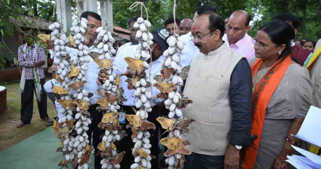 arun saw mera resham mera abhimaan launch : उप मुख्यमंत्री अरुण साव ने ‘मेरा रेशम, मेरा अभिमान’ कार्यक्रम का शुभारंभ किया 