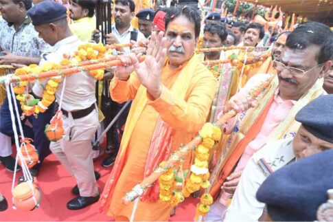 Kanwar Yatra now : गुढ़ियारी से हटकेश्वरनाथ तक कांवड़ियों ने भरा आस्था का रंग; भक्ति की धारा में बहे श्रद्धालु; सीएम साय ने लगाई आस्था की डुबकी 