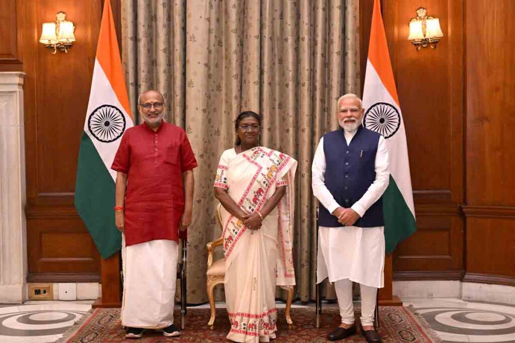 cp radhakrishnan 15th vice president oath : सीपी राधाकृष्णन बने भारत के 15वें उपराष्ट्रपति, राष्ट्रपति मुर्मू ने पद की शपथ दिलाई
