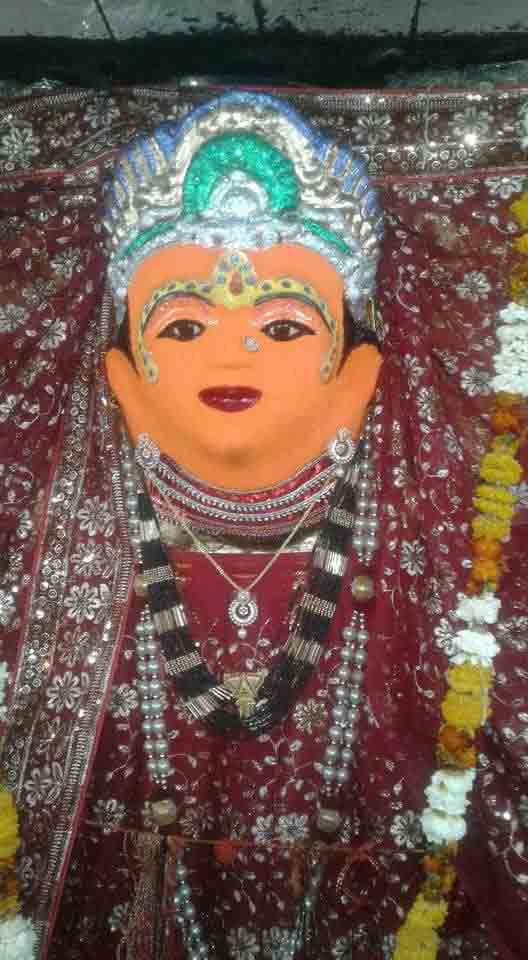 ujjain chaubis khamba mata : उज्जैन में चौबीस खम्बा माता को मदिरा का भोग; राजा विक्रमादित्य से चली आ रही प्राचीन परंपरा