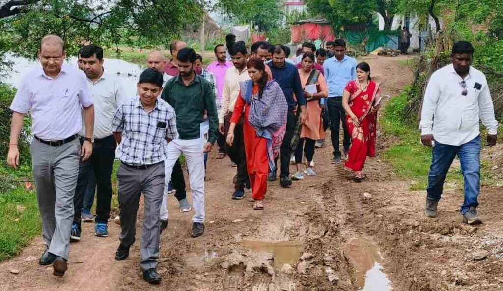 nadghat temri gram panchayat samiksha now : टेमरी ग्राम पंचायत में अधिकारियों का औचक दौरा; योजनाओं की समीक्षा,किये ग्रामीणों से सीधे संवाद 