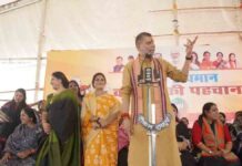 महिला मोर्चा किया कांग्रेस कार्यालय का घेराव; राहुल गांधी का किया विरोध mahila morcha protest rahul gandhi now