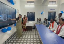 बच्चों के संग विद्यार्थी बने उपमुख्यमंत्री विजय शर्मा Smart Classroom inaugrated at Kawardha Schools