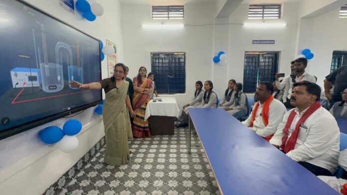 17 Smart Classroom inaugrated Smart Classroom inaugrated at Kawardha Schools