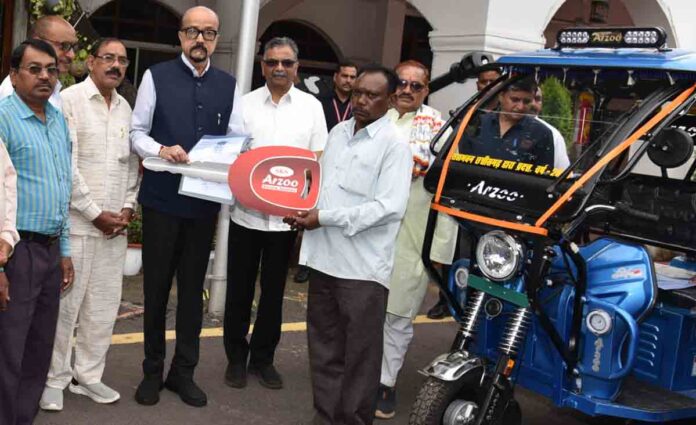 governor deka e-rickshaws governor deka e-rickshaws
