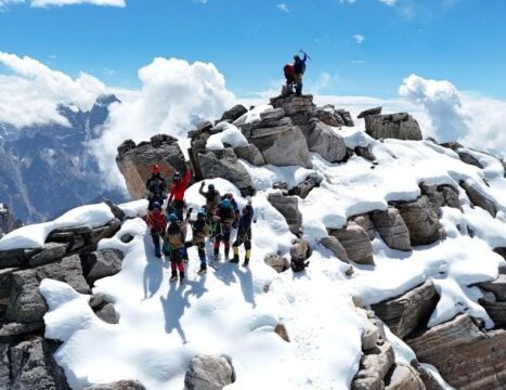 हिमालय में गूँजी जशपुर की गूंज: आदिवासी युवाओं ने जगतसुख पीक पर खोला नया मार्ग 2 Vishnu Dev Route