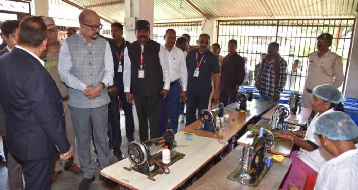 governor ramen deka governor ramen deka