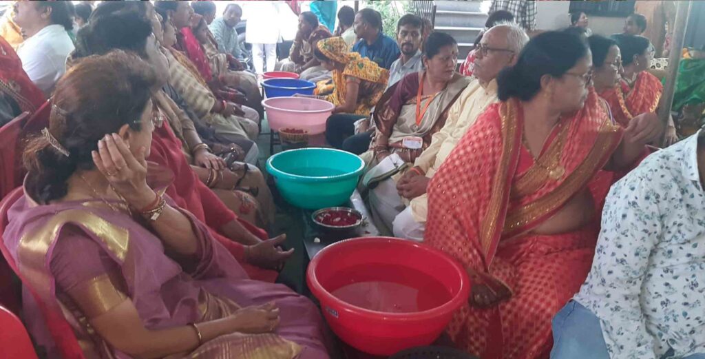  Day 4 Geeta Gyan Amrit Varsha : जल, पुष्प एवं प्रकृति से जुड़ी सभी वस्तुएं भक्ति के मार्ग में सहायक हैं – परम पूज्य गुरुदेव श्री संकर्षण शरण जी