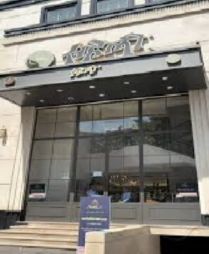 सहेली ज्वेलर्स ने रचा इतिहास — सुबह 6 बजे से लगी लंबी कतारें 1 Saheli Jwellers Three Sucssesful Years