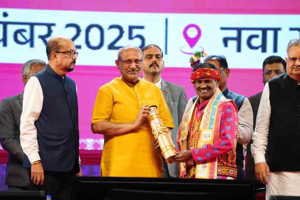 Vice President C.P. Radhakrishnan :  उपराष्ट्रपति सी.पी. राधाकृष्णन ने राज्य अलंकरण पुरस्कार प्रदान किए; 