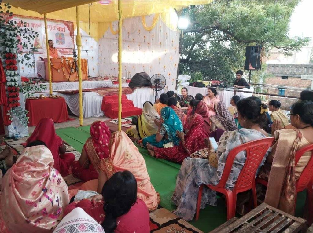 Gurudev Shri Sankarshan Sharan : जो दूषित संगति छोड़कर सत्संग से जुड़ता है, वही ईश्वर को प्रिय होता है – गुरुदेव श्री संकर्षण शरण जी