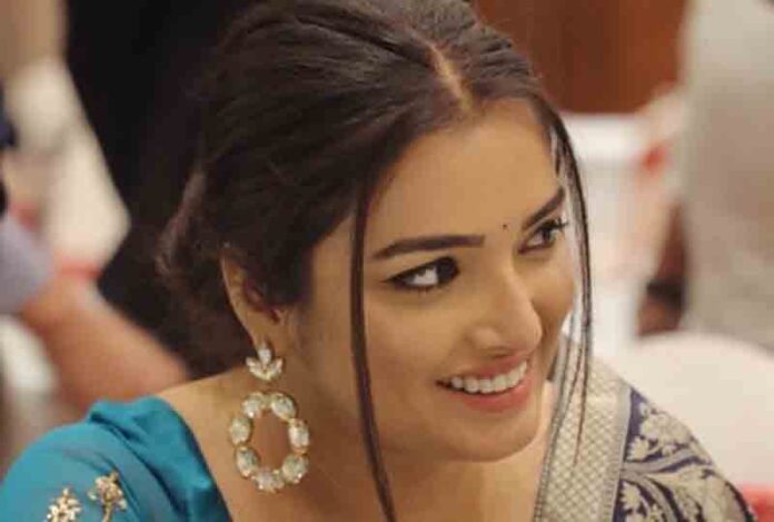 Amrapali Dubey shared funny video Amrapali Dubey shared funny video