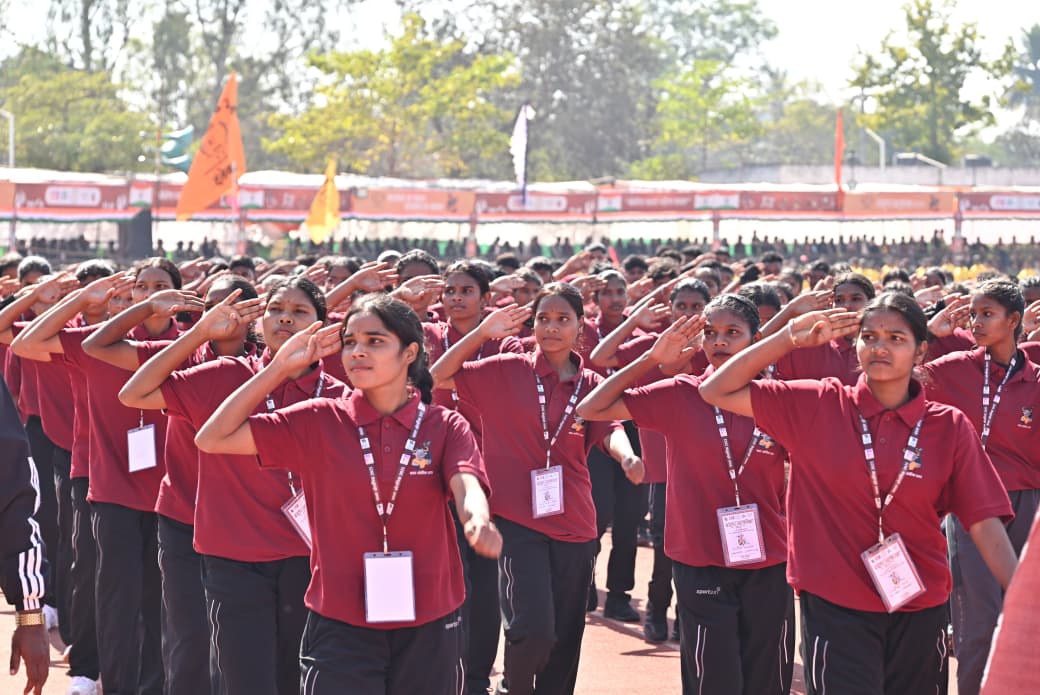 आपका मुख्यमंत्री आपके समाज के बीच का है, आपका भाई है....आप आगे बढ़ें, सरकार हर कदम पर आपके साथ खड़ी है - मुख्यमंत्री साय 1 Bastar Olympics Inaugural Event