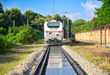 भारतीय रेलवे की बड़ी उपलब्धि; 2,626 स्टेशनों पर हो रहा 898 मेगावाट सौर ऊर्जा का उपयोग Big achievement Indian Railways solar