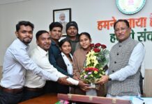 मुख्यमंत्री साय से शासकीय आदर्श पोस्ट मैट्रिक आदिवासी बालक छात्रावास के प्रतिनिधिमंडल ने की सौजन्य मुलाकात CM Sai met Tribal Boys Hostel delegation