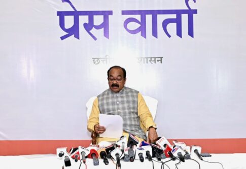 मुख्यमंत्री साय की अध्यक्षता में सिविल लाईन स्थित मुख्यमंत्री निवास कार्यालय में आयोजित कैबिनेट की बैठक 1 Cabinet Meeting in the Presence of CM Sai