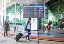 इंडिगो ने अब तक यात्रियों को जारी किया 610 करोड़ रुपए का रिफंड : केंद्र IndiGo issued refunds worth Rs 610 crore :