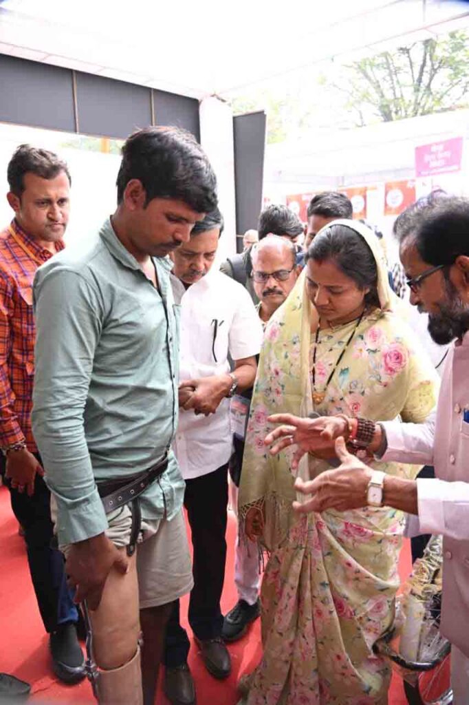 Mega Health Camp 2025 : मेगा हेल्थ कैंप–2025: स्वास्थ्य, सेवा और मानवता का संगम, चौथे दिन 19,947 निःशुल्क इलाज; 1200 बच्चों को स्वर्ण प्राशन