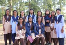 कोंडागांव की बेटियां हॉकी स्टीक से साध रहीं लक्ष्य Kondagaon daughters hockey sticks