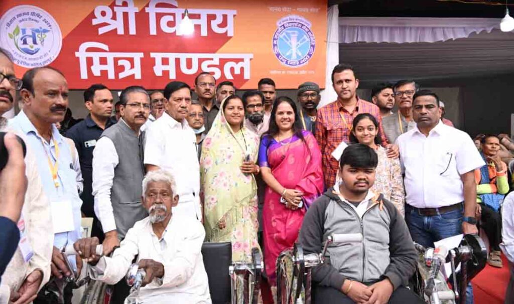 Mega Health Camp 2025 : मेगा हेल्थ कैंप–2025: स्वास्थ्य, सेवा और मानवता का संगम, चौथे दिन 19,947 निःशुल्क इलाज; 1200 बच्चों को स्वर्ण प्राशन