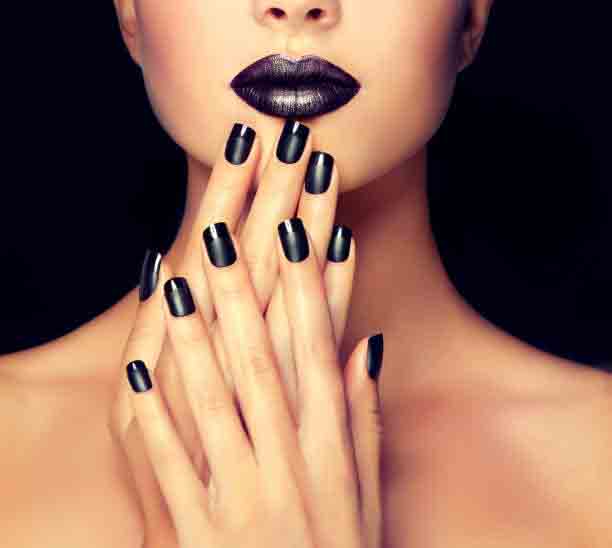 10 classic nail polish shades : 10 क्लासिक नेल पॉलिश शेड्स: लाल से न्यूड तक जो हमेशा रहेंगे इन स्टाइल