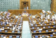 माओवाद के मुद्दे पर संसद में घमासान, शिंदे ने गिनाईं सरकार की उपलब्धियां, कांग्रेस ने किया कड़ा विरोध Hard Talks at LokSabha on Maoism