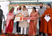 श्रमिक सम्मेलन में 1200 श्रमिकों को मिली योजनाओं की सौगात Shramik Sammelan at Bilaspur