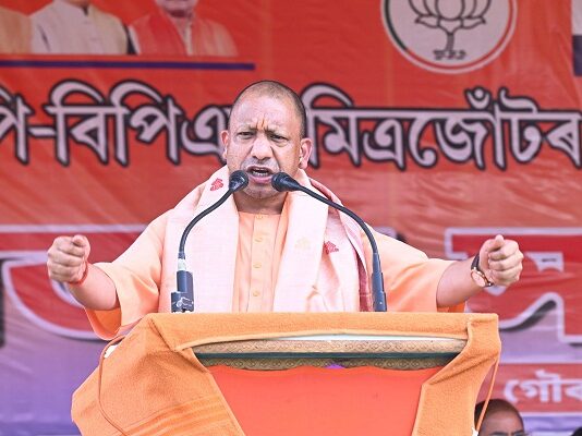 ‘असम को नहीं बनने देंगे लव जिहाद और लैंड जिहाद की धरती’, बारपेटा में गरजे सीएम योगी CM Yogi at Aasam