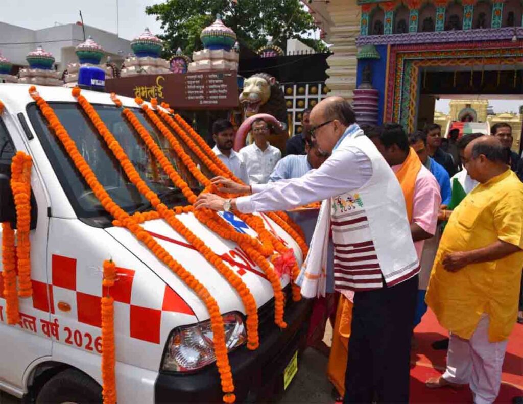 Governor Deka : राज्यपाल डेका ने श्री जगन्नाथ मंदिर ट्रस्ट को सौंपी एम्बुलेंस की चाबी