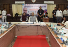 राज्यपाल रमेन डेका ने ली ब्लॉक स्तरीय प्रशासनिक अधिकारियों की समीक्षा बैठक Governor Deka took review meeting