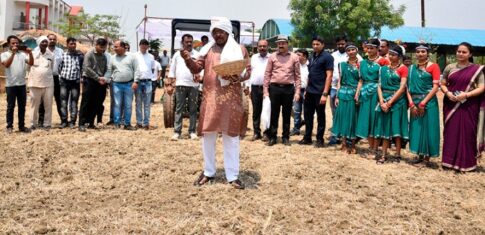 Krishi Mantri Netam did Mitti Beej Pooja