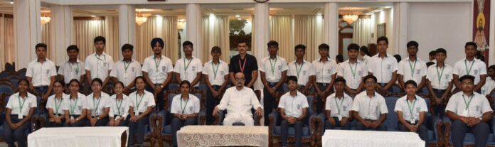 Students Visited Lok Bhavan