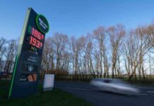 ट्रंप की धमकी से होर्मुज स्ट्रेट पर बढ़ा संकट, तेल कीमतों में आया उछाल Trump dhamaki