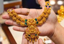 मजबूत डॉलर से सोने और चांदी में गिरावट जारी, करीब आधा प्रतिशत घटे दाम gold silver