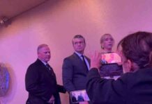 अमेरिका : व्हाइट हाउस कॉरेस्पोंडेंट्स डिनर के दौरान फायरिंग, राष्ट्रपति ट्रंप को सुरक्षित निकाला gunfire scare white house