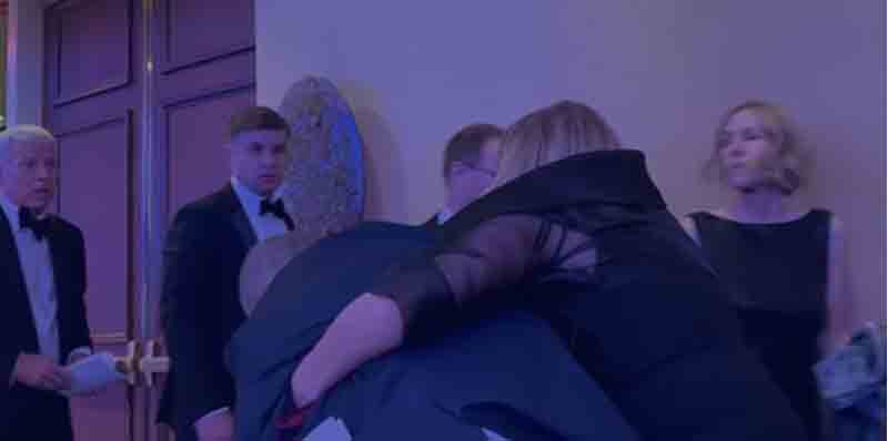 gunfire scare white house : अमेरिका : व्हाइट हाउस कॉरेस्पोंडेंट्स डिनर के दौरान फायरिंग, राष्ट्रपति ट्रंप को सुरक्षित निकाला