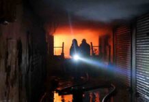 मुंबई में दो अलग-अलग हादसे: गड्ढे में गिरने से 8 घायल, मानखुर्द में आग लगने से कई दुकानें जलकर खाक mumbai