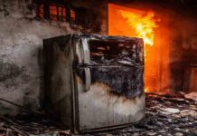 तेलंगाना में फ्रिज धमाके से दो की मौत, आंध्र में बस में लगी आग—बड़ा हादसा टला telangaana nirmal shahar